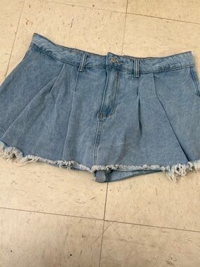 Light Blue Denim Pleated Women's Shorts